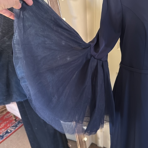 MAC DUGGAL
Navy Flounce Sleeve Square Neck Column Gown - Picture 5 of 16